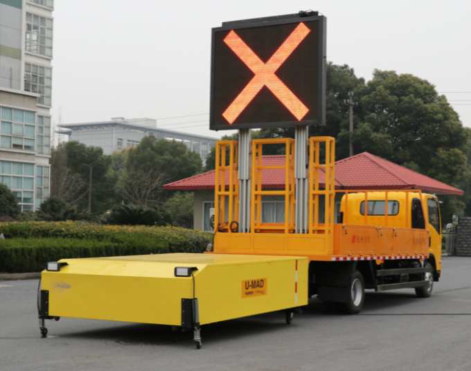 Truck Mounted Attenuator Traffic Management Attenuator 4HK1TC51 Engine