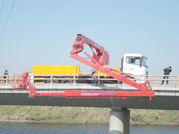 6x4 Bucket Type Bridge Inspection Equipment 16M DongFeng , Folding Platform