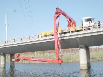 6x4 Bucket Type Bridge Inspection Equipment 16M DongFeng , Folding Platform